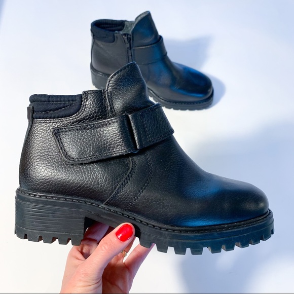 L.L. Bean Shoes - LL Bean leather insulated chunky ankle boots 8